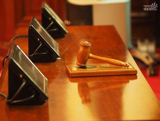 Płońsk: 15-latka potrącona na przejeździe rowerowym. Kierująca podszyła się pod siostrę Płońsk: 15-latka potrącona na przejeździe rowerowym. Kierująca podszyła się pod siostrę