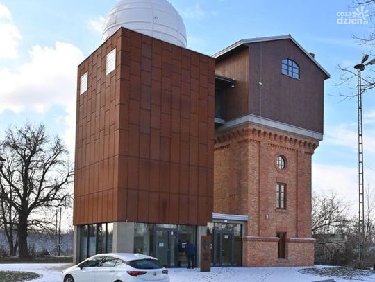 Płońsk: Zabytkowy Dworzec i Wieża Ciśnień Odzyskują Blask! Nowe Planetarium Atrakcją Regionu