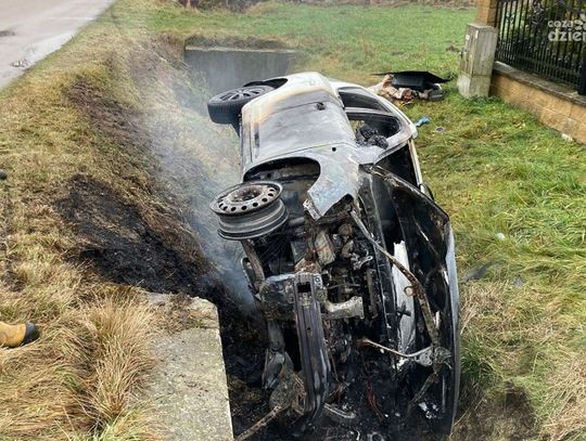 Pod Ciechanowem auto doszczętnie spłonęło