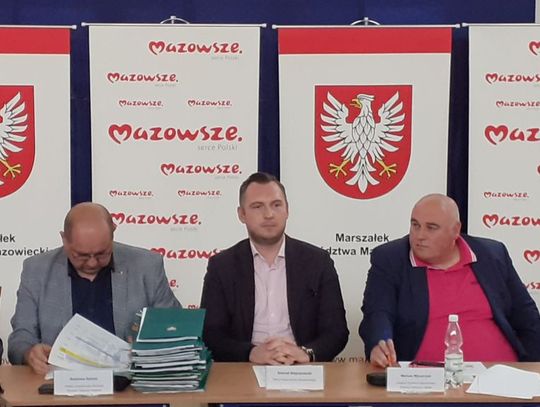 Podpisano umowy na wsparcie lokalnych przedsięwzięć. Pieniądze popłyną z budżetu województwa