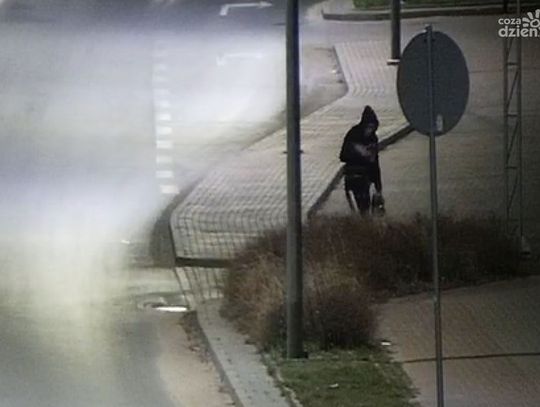 Policja poszukuje sprawcy uszkodzenia mienia. Prezentujemy jego zdjęcia