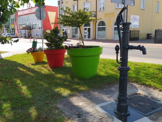 Pompa wodna na 600-lecie Makowa, stanęła na skrzyżowaniu Kilińskiego i Moniuszki