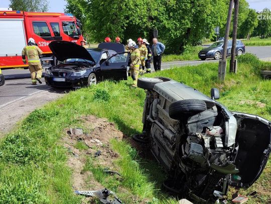 Poważna kolizja w Konopkach. Młody kierowca BMW ukarany mandatem po nieustąpieniu pierwszeństwa