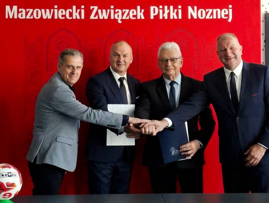 Powiat ciechanowski inwestuje w młodych piłkarzy. Podpisano kluczową umowę z Mazowieckim Związkiem Piłki Nożnej