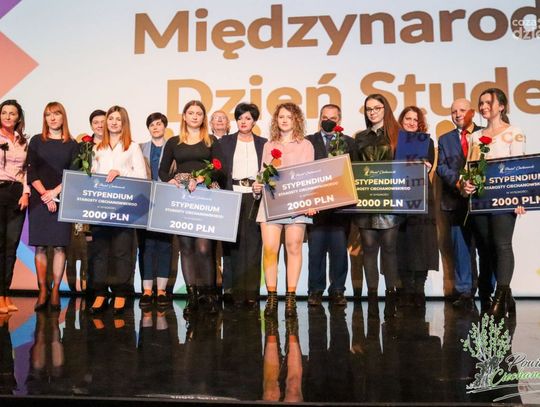 Powiat ciechanowski nagrodził najzdolniejszych studentów