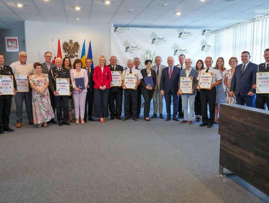Powiat ciechanowski przekazał OSP pieniądze na sprzęt i mundury