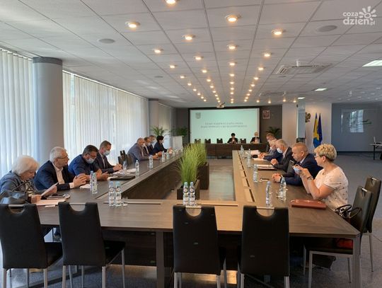 Powiat wprowadził dodatkowe środki do budżetu na nadzwyczajnej sesji
