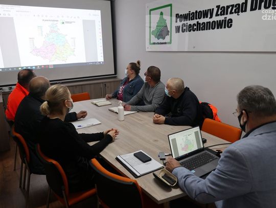 Powiatowy Zarząd Dróg w Ciechanowie planuje koszenie poboczy. Sprawdźcie gdzie i kiedy! 