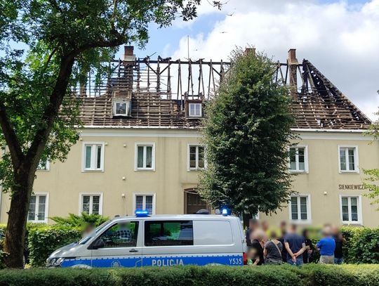 Spłonął dach. Mieszkańcy ewakuowani na czas