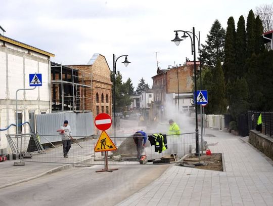 Prace drogowe w centrum Ciechanowa - zmiany w ruchu na ulicach Nadrzecznej i Dolnej