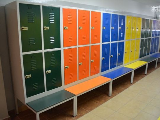 Prawie 1000 nowych szafek dla uczniów ciechanowskiej szkoły