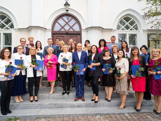 Prezydent Ciechanowa nagrodził nauczycieli