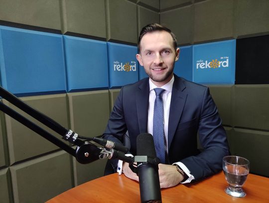 Prezydent Kosiński: "Więcej wojska w Ciechanowie to nowa szansa rozwojowa". Prezydent Ciechanowa Krzysztof Kosiński w studiu radiowym.