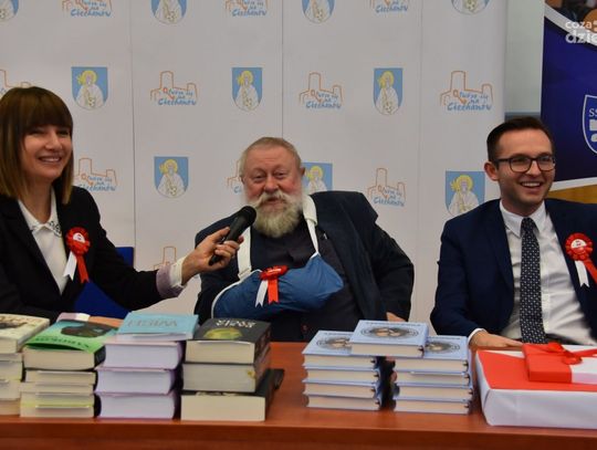 Profesor Jerzy Bralczyk honorowym obywatelem Ciechanowa