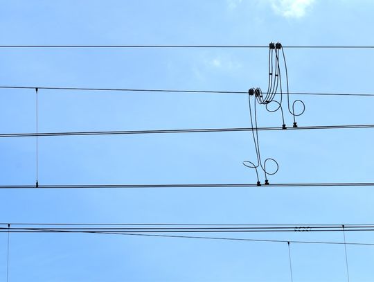 Projektowanie linii napowietrznych w obszarach o dużym ryzyku silnych wiatrów