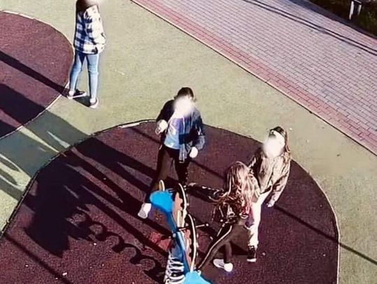 Przasnysz. Plac zabaw na boisku Wembley zdewastowany!