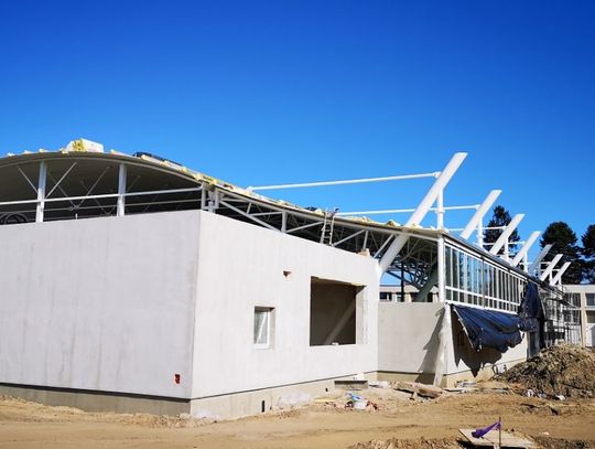 Przasnysz. Rośnie nowa hala sportowa z lodowiskiem (zdjęcia)