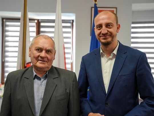 Burmistrz Łukasz Chrostowski i Aresław podczas spotkania w Przasnyszu