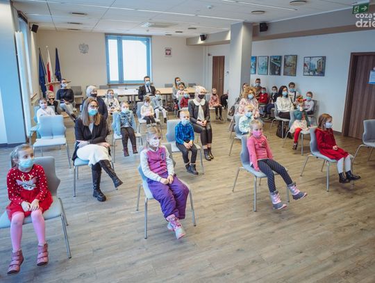 Przedszkolaki nagrodzone przez PUK w konkursie "Kto segreguje ten przyrodę ratuje"