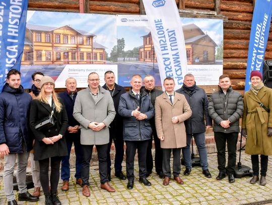 Delegacje przekazują teren pod przebudowę dworca w Gąsocinie