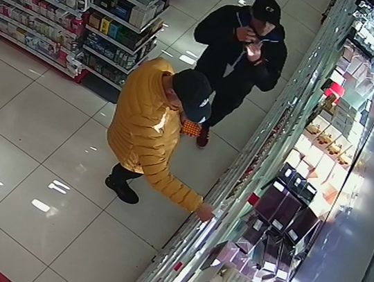 Przyszli po perfumy, szczoteczkę do zębów i maszynki do golenia. Zamiast kupić, woleli ukraść