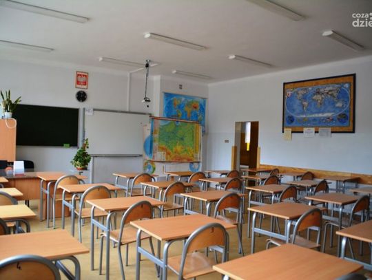 Ratusz potwierdza: Dzieci wracają do szkół, grupy do 12 osób
