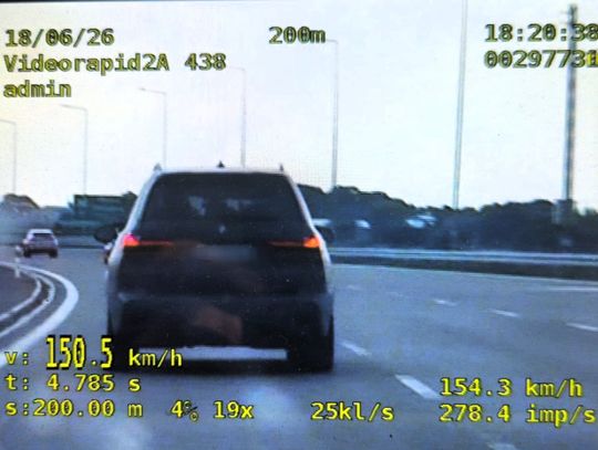 Recydywista w BMW pędził siódemką. Miał podwójny zakaz i jechał 150 km/h