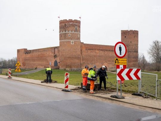 Remont chodnika przy Zamku Książąt Mazowieckich