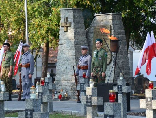 Rocznicowe uroczystości na cmentarzu komunalnym