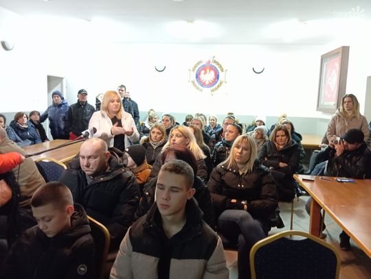 Rodzice z Malużyna: Będziemy walczyć o szkołę. Sami zbierzemy pieniądze na remont