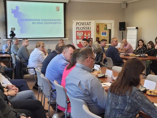 Rozmawiano o sytuacji plantatorów truskawek i zatrudnianiu cudzoziemców. Spotkanie odbyło się w płońskim starostwie
