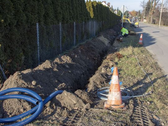 Rozpoczął się montaż nowego oświetlenia na osiedlu "Podzamcze"