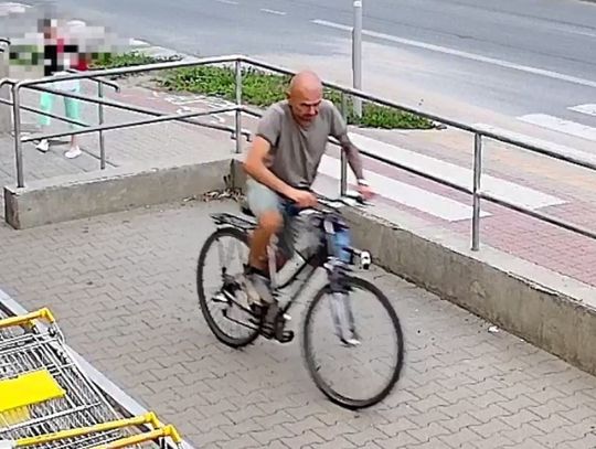Rozpoznajesz tego mężczyznę? Policja szuka złodzieja roweru z Ciechanowa