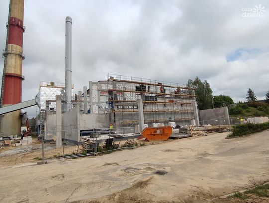 Rozruch technologiczny elektrociepłowni na biomasę ma nastąpić w I kwartale 2023 roku.
Na terenie Przedsiębiorstwa Energetyki Cieplnej w Ciechanowie praca wre