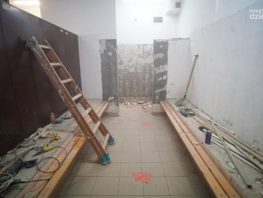 Ruszył remont szatni na ciechanowskiej krytej pływalni