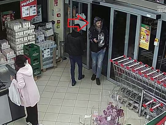 Są nagrania, są zdjęcia, pozostaje namierzyć podejrzanych. Dwóch mężczyzn miało kraść w sklepach na terenie sklepu w Mławie