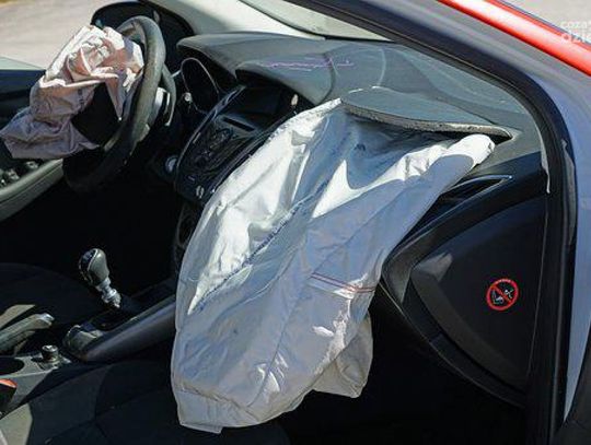 Saabem w Volkswagena. Sprawca był nietrzeźwy
