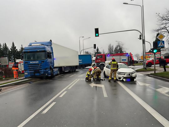 Seria kolizji w Ciechanowie. Wymuszenie pierwszeństwa i przejazd na czerwonym świetle