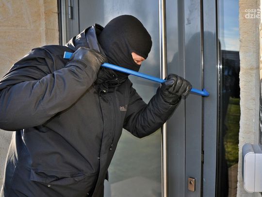 Seria włamań w Ciechanowie. Okradziono mieszkanie na Szwanke