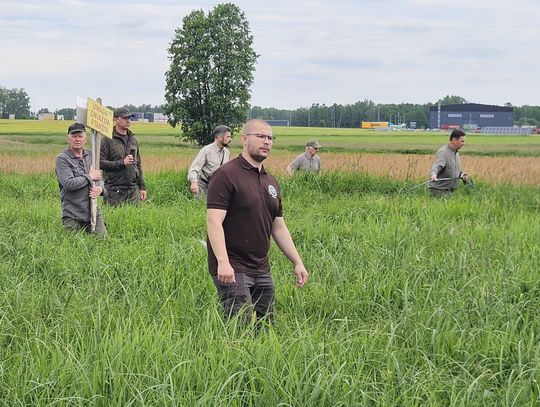 Sianokosy bez ofiar. Myśliwi i rolnicy wspólnie chronią młode zwierzęta
