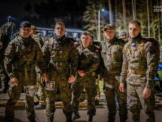Siedmiu żołnierzy 5 Mazowieckiej Brygady Obrony Terytorialnej zmierzyło się z ekstremalnym biegiem na 100 kilometrów