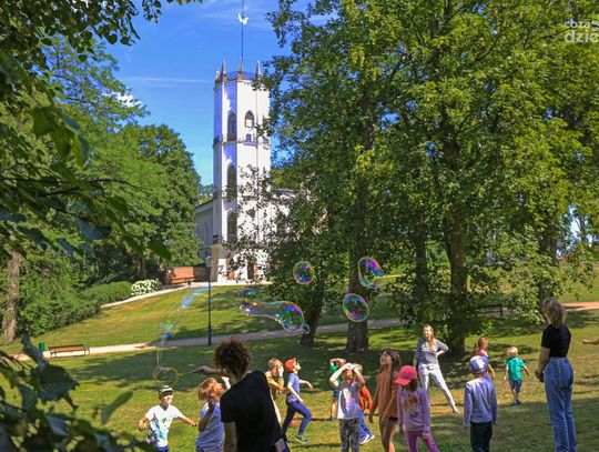 Skończył się pierwszy turnus półkolonii na terenie Muzeum Romantyzmu w Opinogórze. To było przyjemne z pożytecznym
