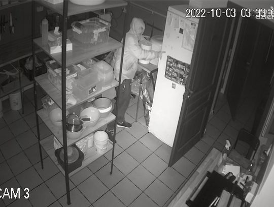 Skradziono pieniądze i telefon. Mamy zdjęcie sprawcy. Policja jest na tropie