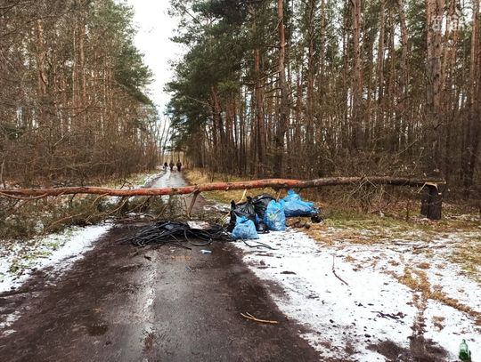 Sochocin. Posprzątali teren wokół Wkry. Efekt?Ponad 2000 litrów śmieci!