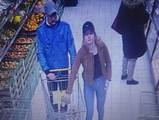 Sprawców kradzieży w ciechanowskim supermarkecie poszukuje policja