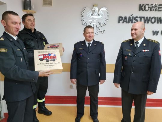 Strażacy z Ciechanowa pożegnali się ze służbą po 30 latach