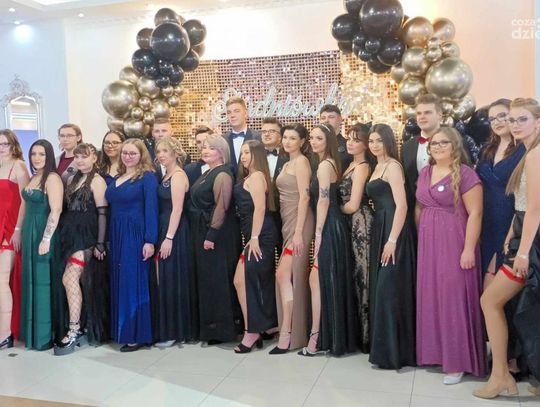 Studniówka ZST CKU im. Stanisława Płoskiego w Ciechanowie [zdjęcia] 