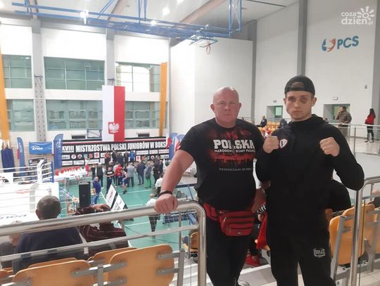 Sukces pięściarza z Regimina, Szymon Dobrzeniecki na podium mistrzostw Polski