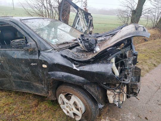 Świadek ratował rannego 46-latka. Świadek ratował rannego 46-latka Rozbity samochód osobowy w Łopacinie