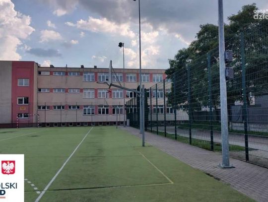 Szkoła Podstawowa nr 2 w Mławie będzie miała odnowioną bazę sportową